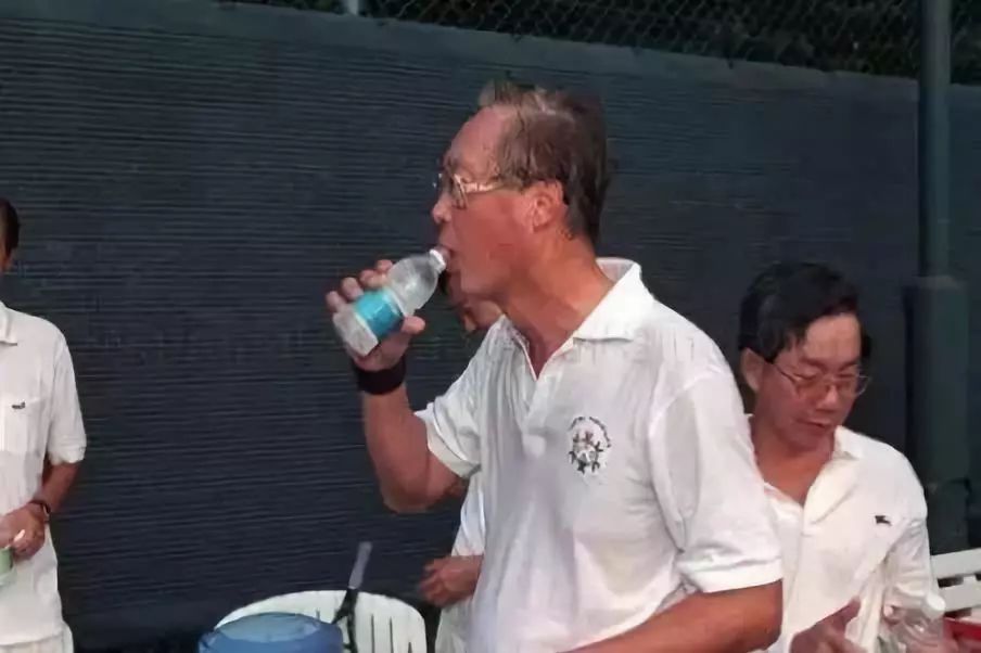 总理带头喝“下水道水”,新加坡为何被逼至如此?- 总理带头喝“下水道水”,新加坡为何被逼至如此?-