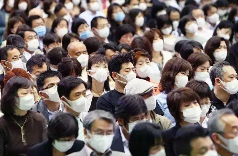 口罩也带有阀门?专家:就诊患者不应佩戴有呼吸阀口罩- 口罩也带有阀门?专家:就诊患者不应佩戴有呼吸阀口罩-